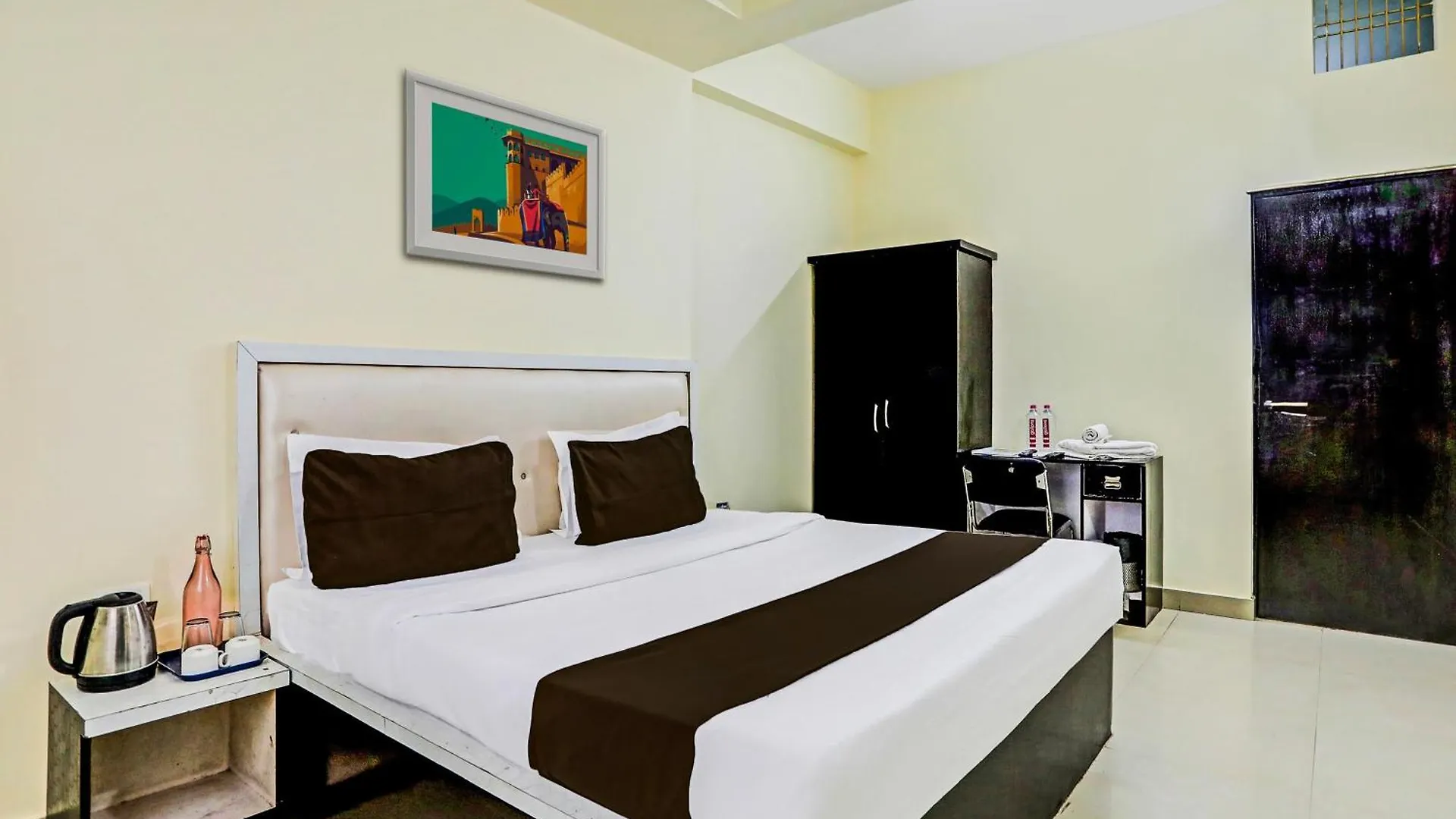 Super Hotel O Hyderabad Gate Iit Bhu Varanasi 4*,  India